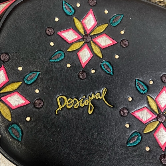 Desigual Women’s Black Leather Embroidered Medallion Crossbody+ Matching Wallet - Picture 3 of 10
